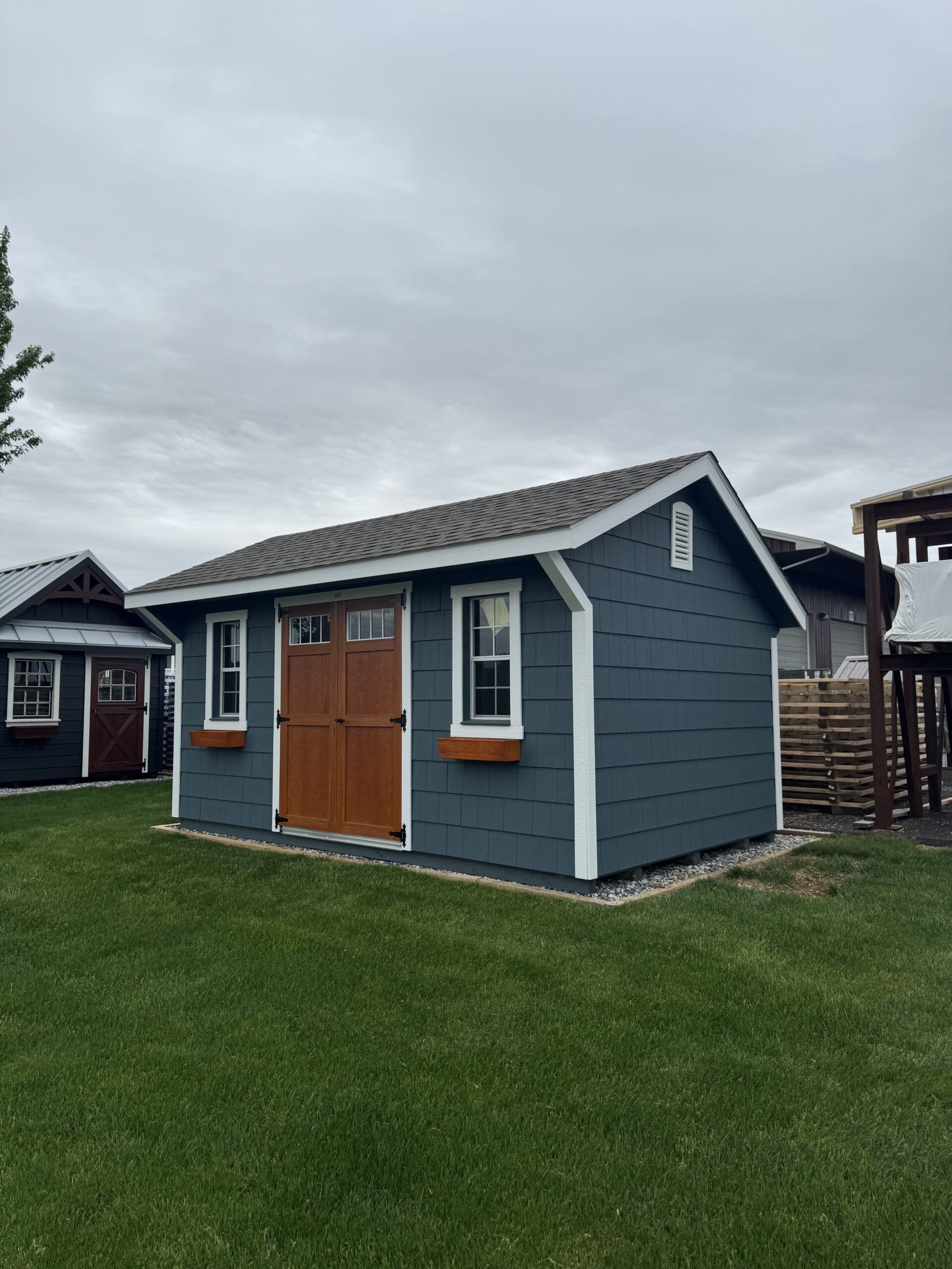 10×14 Garden Quaker with LP Shake Lap Siding